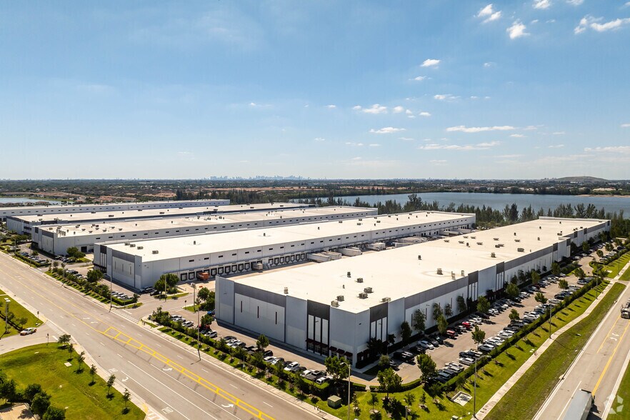 More Photos Of 3980 W 104th St, Hialeah Distribution For Lease
