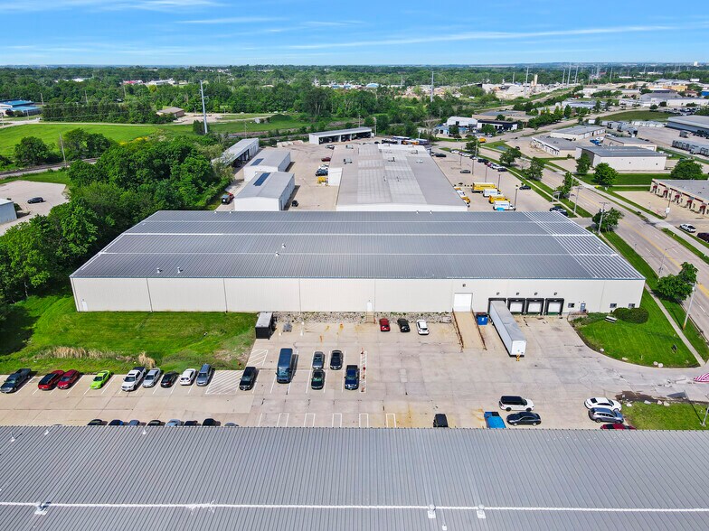 More Photos Of 1715 E Hamilton Rd, Bloomington Warehouse For Lease