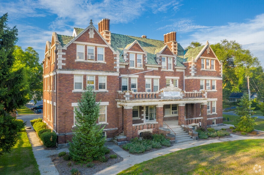 Primary Photo Of 541 W Wooster St, Bowling Green Office For Lease