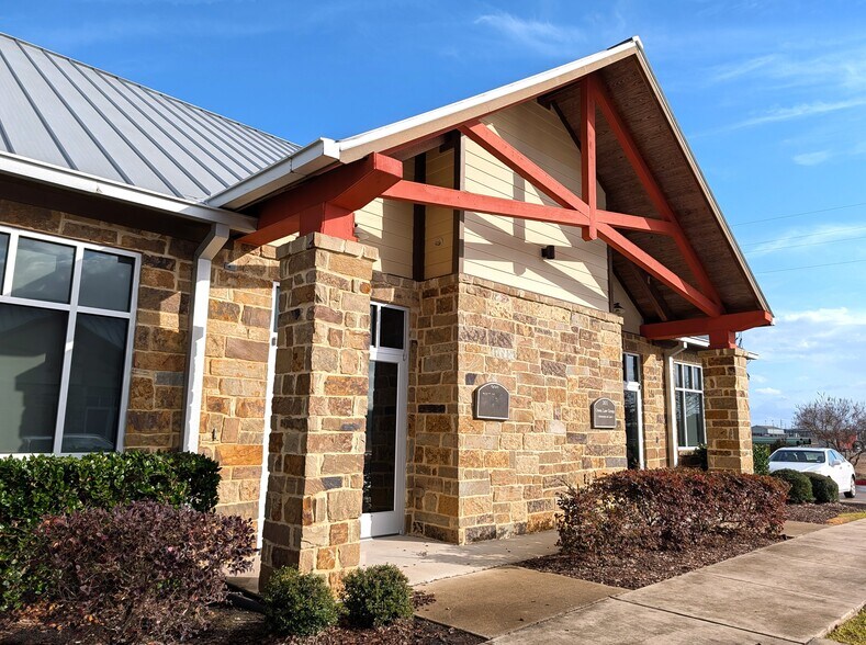 More Photos Of 5757 Flewellen Oaks Ln, Fulshear Business Park For Lease