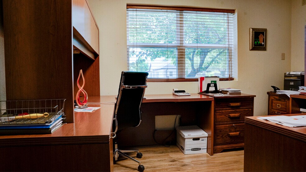 More Photos Of 5318 Bransford Rd, Colleyville Office For Sale