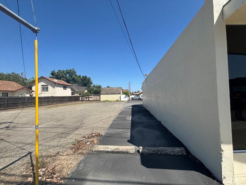 More Photos Of 11 W 12th St, Tracy Light Distribution For Lease