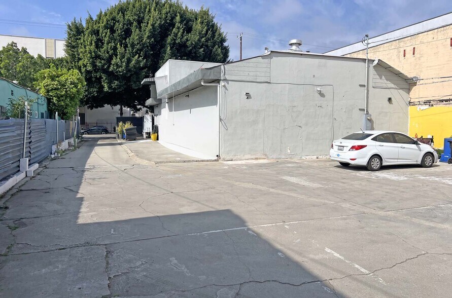 More Photos Of 2440 Daly St, Los Angeles Storefront For Sale