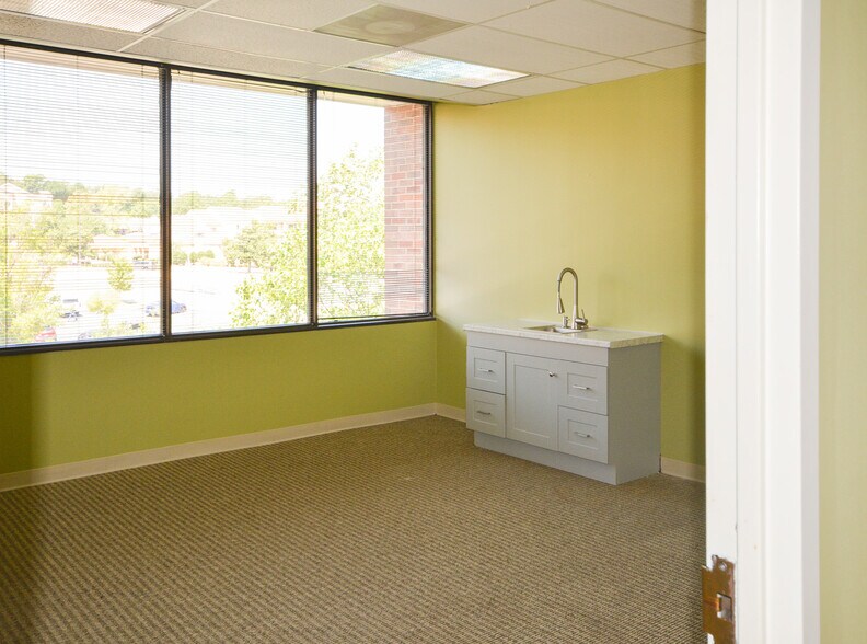 More Photos Of 650 S Shackleford Rd, Little Rock Office For Lease