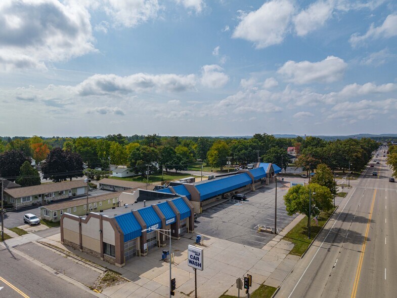 More Photos Of 802 Broadway, Wisconsin Dells Storefront Retail Office For Sale