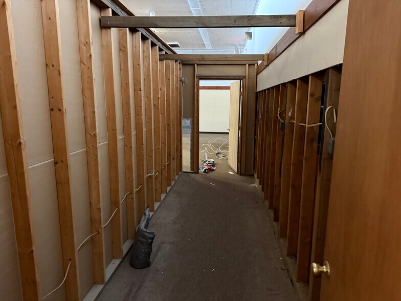 More Photos Of 98 Main St, Westerly General Retail For Lease