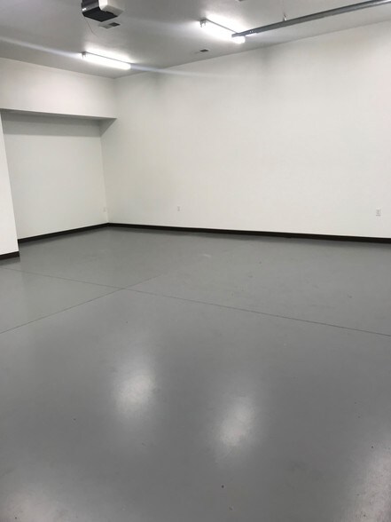 More Photos Of 6503 W Okanogan Ave, Kennewick Warehouse For Lease