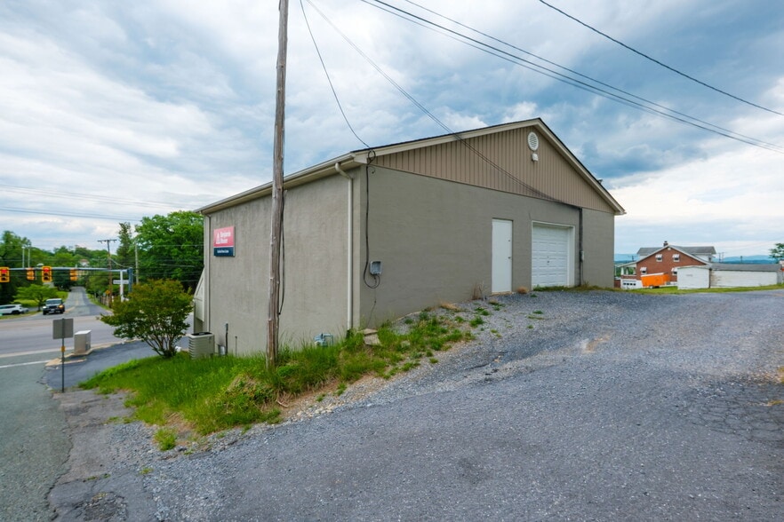 More Photos Of 902 Richmond Ave, Staunton General Retail For Sale