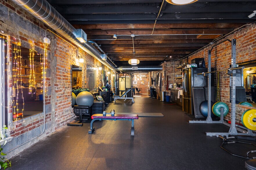 More Photos Of 2614 W Cary St, Richmond Freestanding For Sale