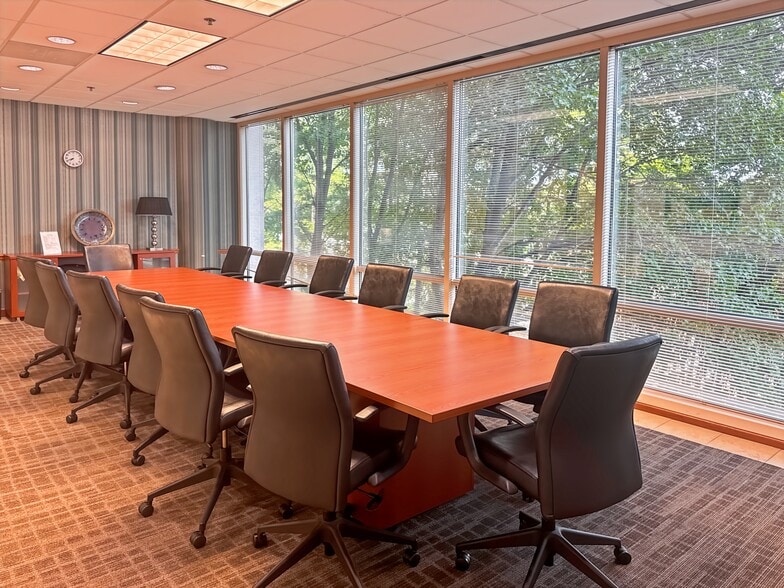 More Photos Of 5555 Glenridge Connector, Atlanta Coworking Space