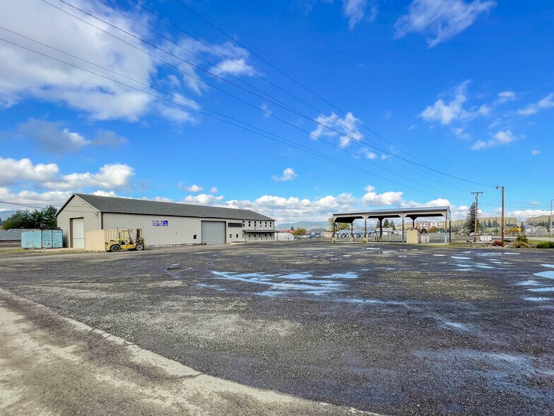 More Photos Of 1625 W Duke Rd, Sutherlin Warehouse For Sale