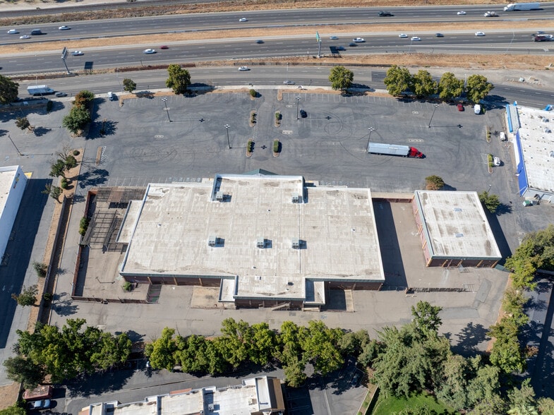 More Photos Of 2800 Sisk Rd, Modesto Storefront For Sale