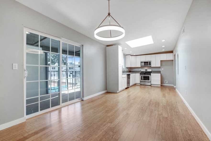 More Photos Of 13257-13259 Moorpark St, Sherman Oaks Office Residential For Sale