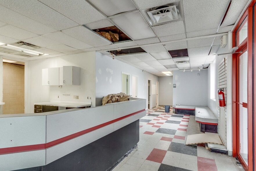 More Photos Of 5410 Allen Rd, Allen Park Medical For Sale