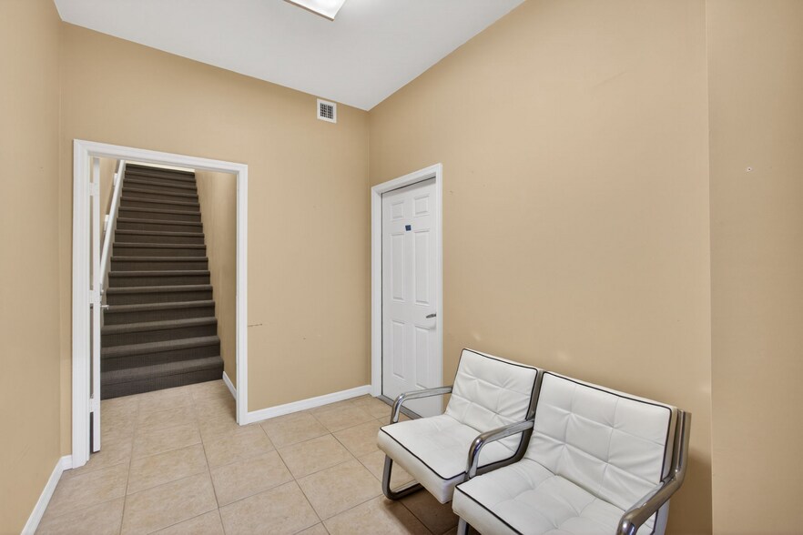 More Photos Of 3097-3117 SE Gran Park Way, Stuart Light Manufacturing For Sale