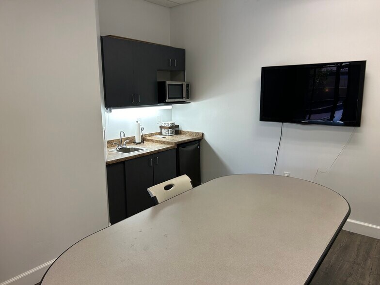 More Photos Of 18205 N 51st Ave, Glendale Office For Lease