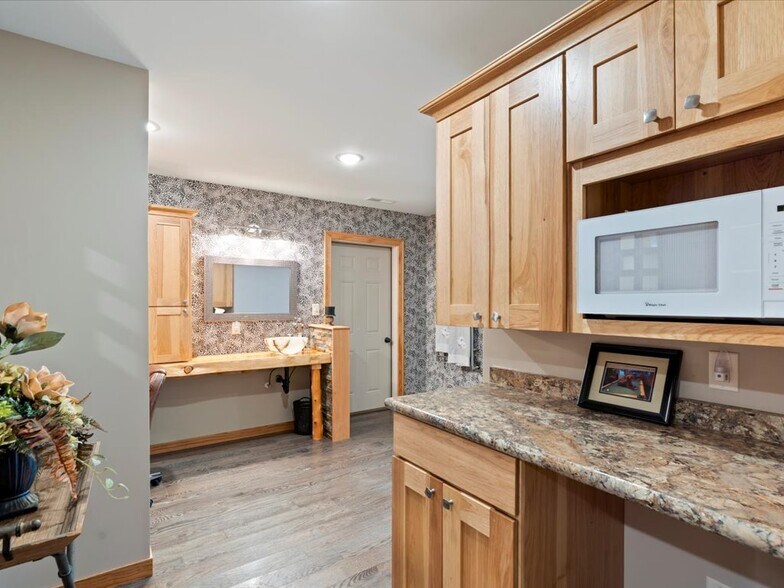 More Photos Of 21998 Lasalle Ave NW, Puposky Specialty For Sale