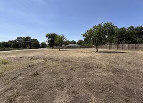 More Photos Of 16300 Summit Dr, Austin Specialty For Lease