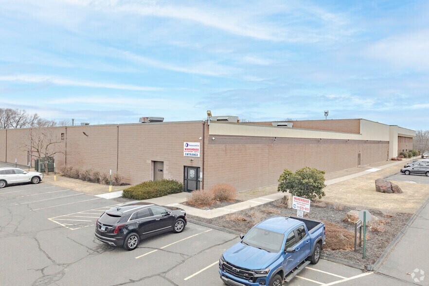 More Photos Of 84 Progress Ln, Waterbury Flex For Lease