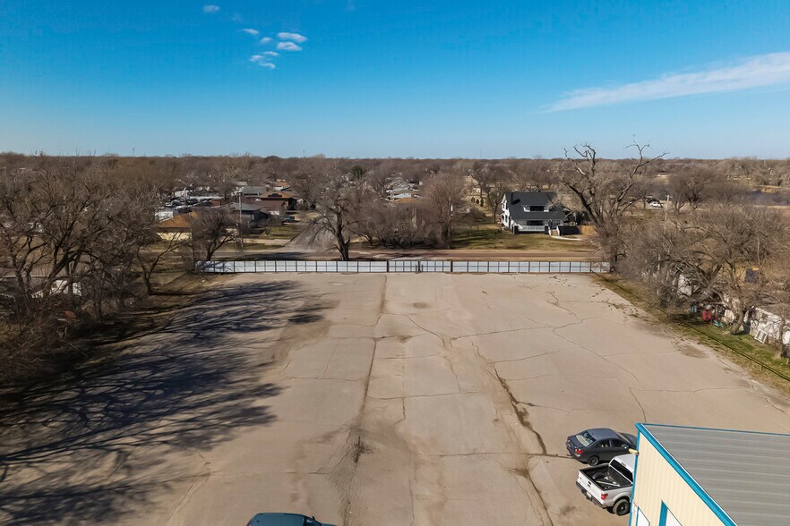 More Photos Of 3101 S Broadway St, Wichita Freestanding For Sale