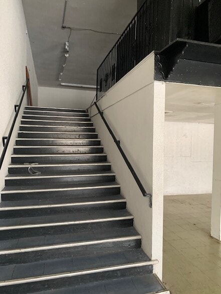 More Photos Of 7126 Lawndale St, Houston Storefront For Sale