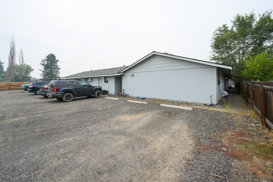 More Photos Of 2125 SW Xero Ln, Redmond Apartments For Sale