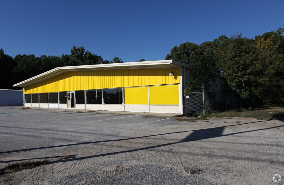 More Photos Of 7401 Tara Blvd, Jonesboro Freestanding For Sale