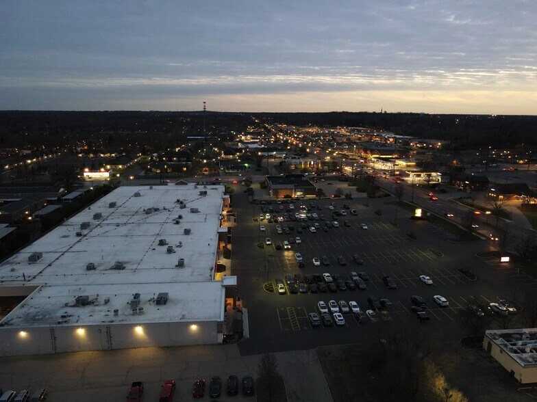 More Photos Of 890-896 S Main St, Centerville Supermarket For Lease