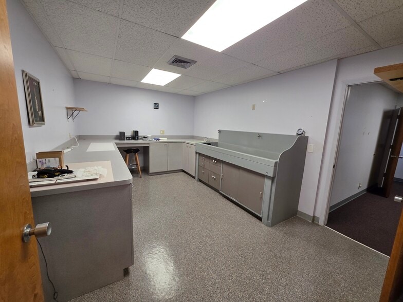More Photos Of 1401 22nd St N, Saint Petersburg Manufacturing For Lease
