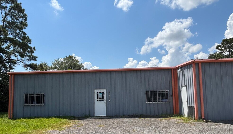 Primary Photo Of 22552 Cuttler Rd, New Caney Warehouse For Lease
