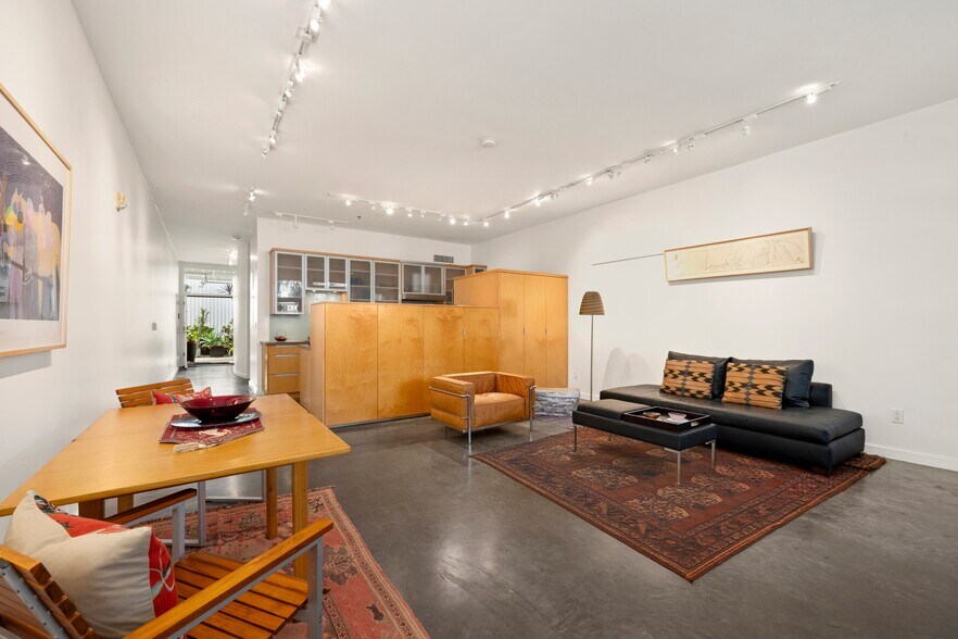 More Photos Of 615 Hampton Dr, Venice Apartments For Sale