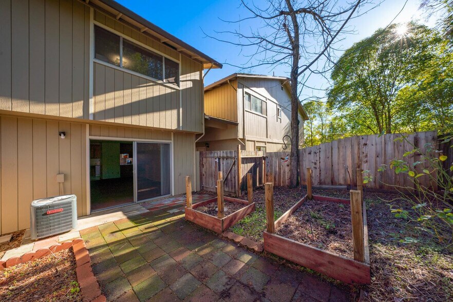 More Photos Of 960 Marlene St, Ukiah Apartments For Sale
