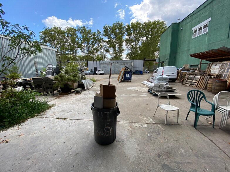More Photos Of 18 Bay St, Brooklyn Light Manufacturing For Lease