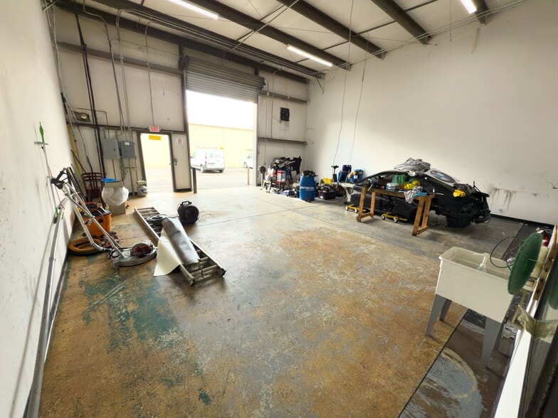 More Photos Of 450 S Cemetery St, Norcross Warehouse For Lease