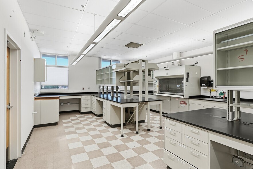 More Photos Of 2425 Ridgecrest Dr SE, Albuquerque Medical For Lease