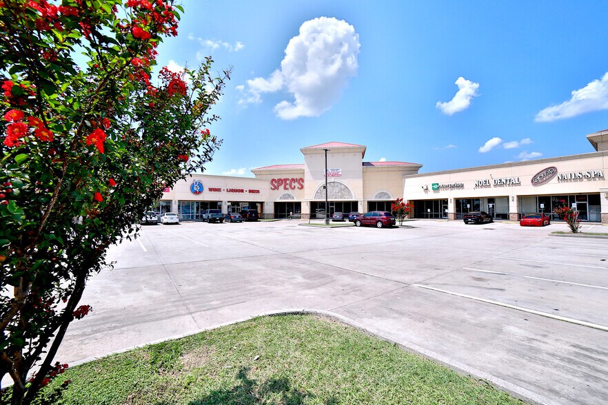 More Photos Of 11130 Gulf Fwy, Houston Unknown For Lease