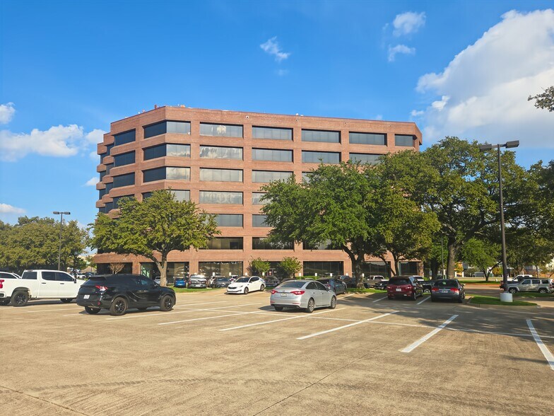 More Photos Of 2000 E Lamar Blvd, Arlington Coworking Space
