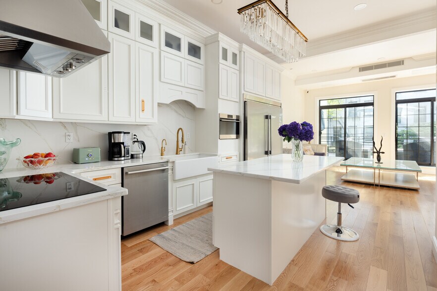 More Photos Of 450 W 44th St, New York Apartments For Sale