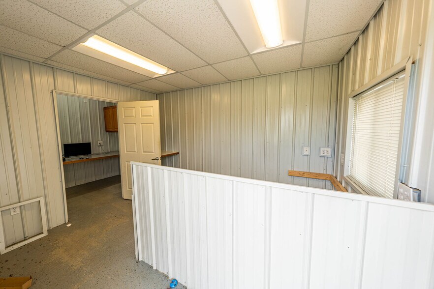 More Photos Of 1067 N Mission Rd, Mount Pleasant Self Storage For Sale