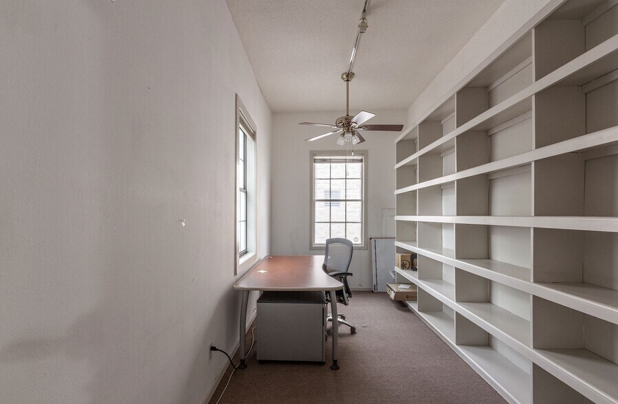 More Photos Of 1305 San Antonio St, Austin Office For Sale