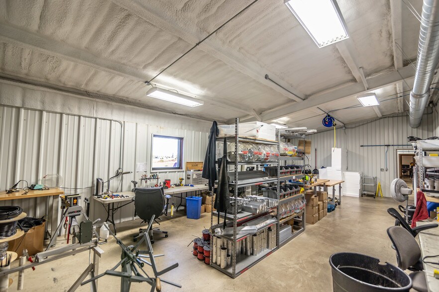 More Photos Of 1520 E Eagle Rd, Weatherford Light Manufacturing For Sale