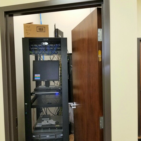 More Photos Of 1217-1249 Arrowhead Ct, Crown Point Warehouse For Lease