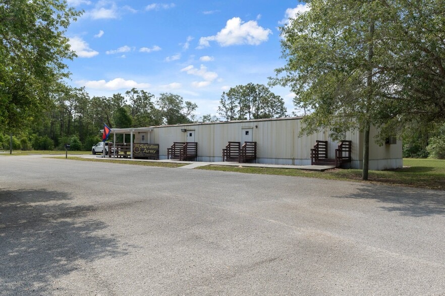 More Photos Of 15464 Cortez Blvd, Brooksville Unknown For Lease