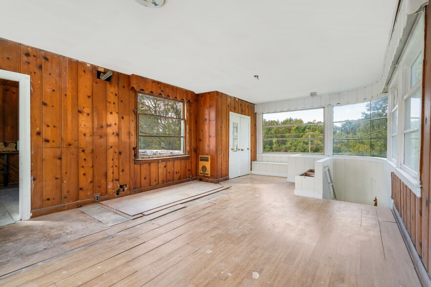 More Photos Of 3590 Thomas St, Memphis Office For Sale