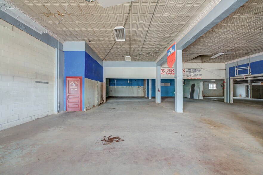More Photos Of 1301 Buddy Holly Ave, Lubbock Warehouse For Lease