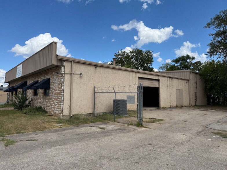 More Photos Of 6733 Burnet Ln, Austin Flex For Lease