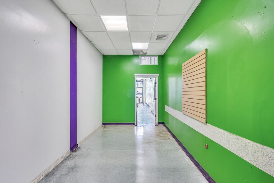 More Photos Of 28 Main St, Hempstead Storefront Retail Residential For Lease