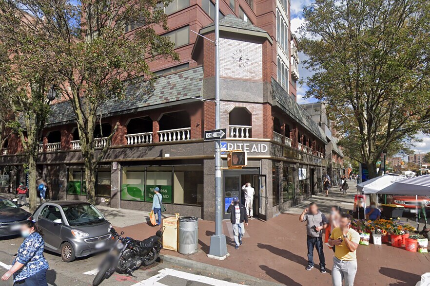 More Photos Of 82-11 37th Ave, Jackson Heights Office For Lease