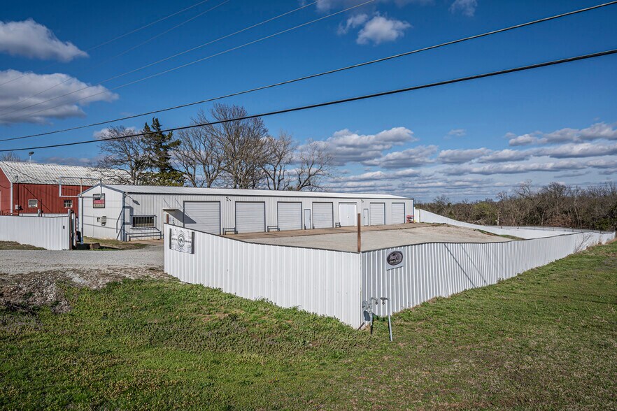 More Photos Of 11206 N Broadway Ave, Ada Warehouse For Sale