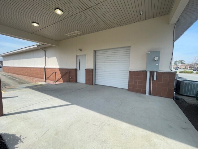 More Photos Of 2000 E Arlington Blvd, Greenville Freestanding For Sale